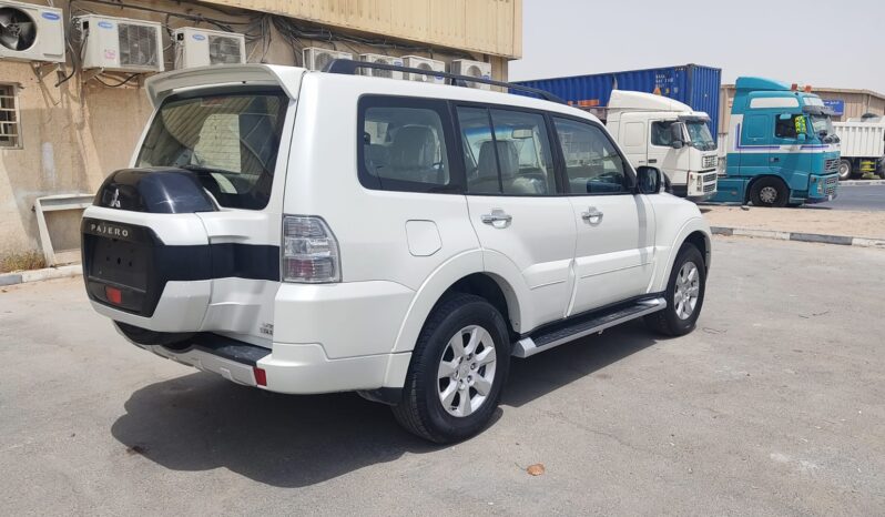 PAJERO 2018 WHITE MID OPTION full