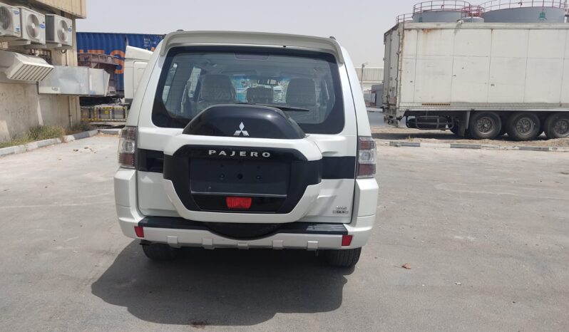 PAJERO 2018 WHITE MID OPTION full