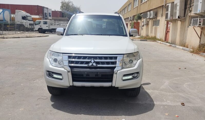 PAJERO 2018 WHITE MID OPTION full
