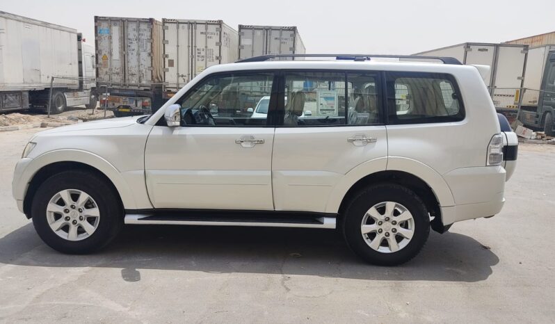 PAJERO 2018 WHITE MID OPTION full