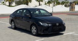 YARIS 2023 BLACK